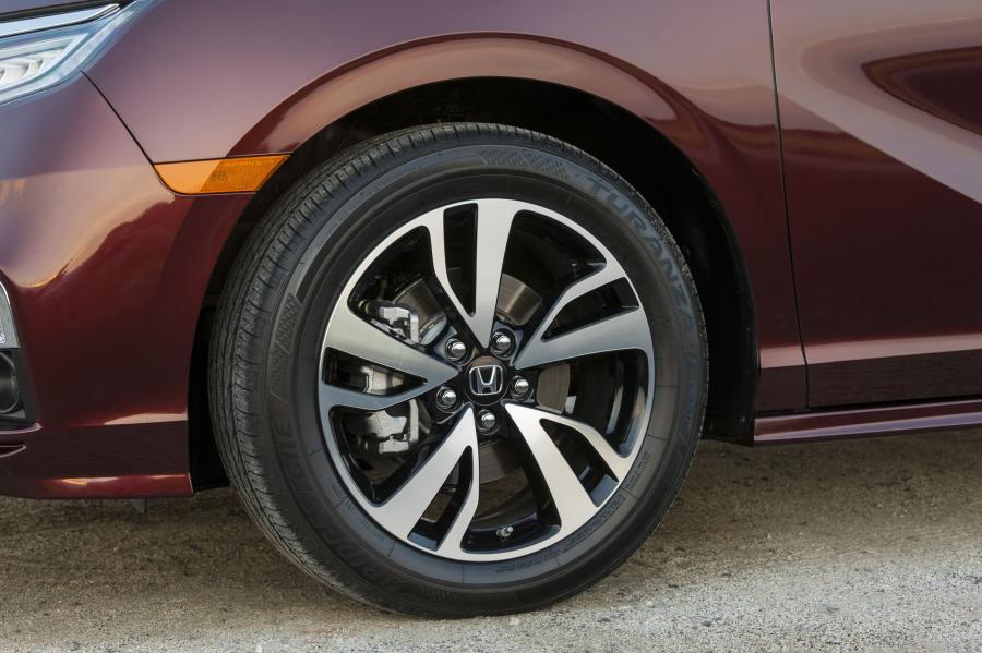Колеса Honda Odyssey 2017 года  (фото 114 из 160)